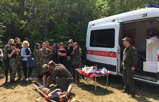 Новини Вінниці / Учасники гри «Сокіл» («Джура») на Вінниччині знайомились зі зброєю та спілкувались із ветеранами АТО (ФОТО)