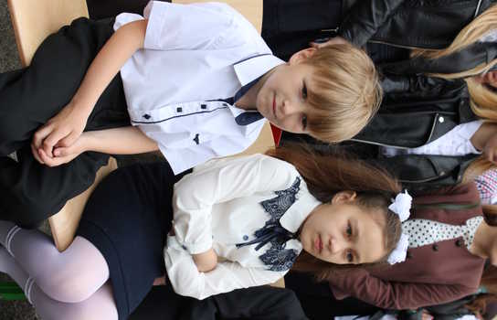 Новини Вінниці / Із саджанцями калини прийшли на останній дзвінок випускники Уланівської ЗОШ на Вінниччині (ФОТО)