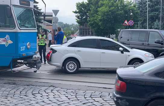 Новини Вінниці / Аварія в центрі Вінниці. Рух транспорту регулювався у ручному режимі (ФОТО)