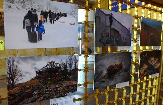 Новини Вінниці / «Полинове дитинство» на лінії фронту демонструють на фотовиставці у Вінниці  (ФОТО) 