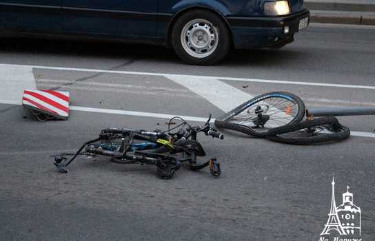 Новини Вінниці / У Вінниці на «зебрі» швидка збила 14-річну дівчинку на велосипеді: дитина в реанімації (ФОТО)