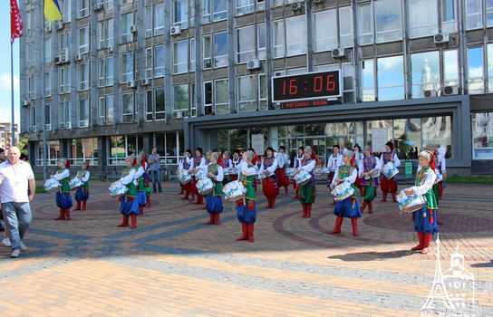 Новини Вінниці / Митці з України, Польщі, Грузії, Таджикистану, Киргизстану та Китаю боротимуться за титул «Кращого художника» у Вінниці (ФОТО, ВІДЕО)