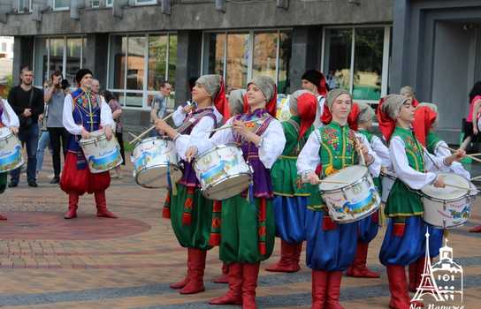 Новини Вінниці / Митці з України, Польщі, Грузії, Таджикистану, Киргизстану та Китаю боротимуться за титул «Кращого художника» у Вінниці (ФОТО, ВІДЕО)