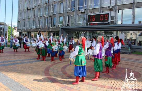 Новини Вінниці / Митці з України, Польщі, Грузії, Таджикистану, Киргизстану та Китаю боротимуться за титул «Кращого художника» у Вінниці (ФОТО, ВІДЕО)