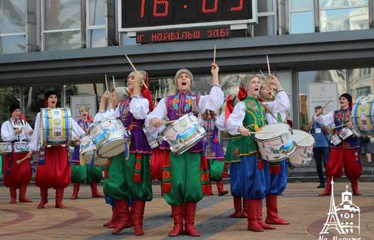 Новини Вінниці / Митці з України, Польщі, Грузії, Таджикистану, Киргизстану та Китаю боротимуться за титул «Кращого художника» у Вінниці (ФОТО, ВІДЕО)