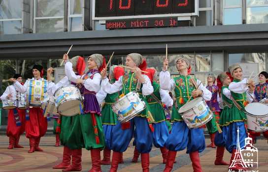 Новини Вінниці / Митці з України, Польщі, Грузії, Таджикистану, Киргизстану та Китаю боротимуться за титул «Кращого художника» у Вінниці (ФОТО, ВІДЕО)