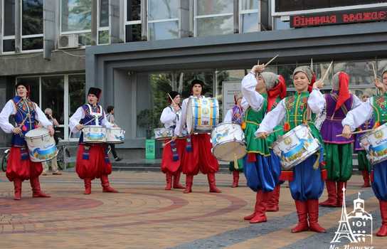 Новини Вінниці / Митці з України, Польщі, Грузії, Таджикистану, Киргизстану та Китаю боротимуться за титул «Кращого художника» у Вінниці (ФОТО, ВІДЕО)