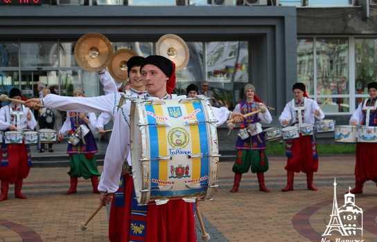 Новини Вінниці / Митці з України, Польщі, Грузії, Таджикистану, Киргизстану та Китаю боротимуться за титул «Кращого художника» у Вінниці (ФОТО, ВІДЕО)