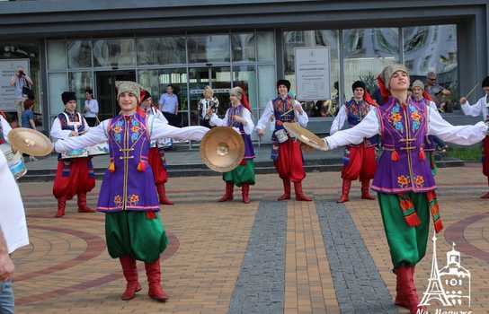 Новини Вінниці / Митці з України, Польщі, Грузії, Таджикистану, Киргизстану та Китаю боротимуться за титул «Кращого художника» у Вінниці (ФОТО, ВІДЕО)