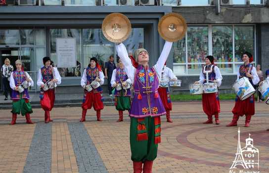Новини Вінниці / Митці з України, Польщі, Грузії, Таджикистану, Киргизстану та Китаю боротимуться за титул «Кращого художника» у Вінниці (ФОТО, ВІДЕО)