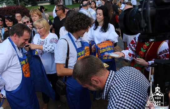Новини Вінниці / Митці з України, Польщі, Грузії, Таджикистану, Киргизстану та Китаю боротимуться за титул «Кращого художника» у Вінниці (ФОТО, ВІДЕО)