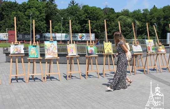 Новини Вінниці / «Енергію добра» намалювали у Вінниці відомі художники із шести країн, юні митці та місцеві «зірки»: разом встановили рекорд України (ФОТО, ВІДЕО)