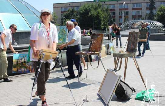 Новини Вінниці / «Енергію добра» намалювали у Вінниці відомі художники із шести країн, юні митці та місцеві «зірки»: разом встановили рекорд України (ФОТО, ВІДЕО)