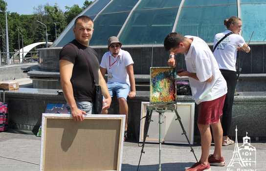 Новини Вінниці / «Енергію добра» намалювали у Вінниці відомі художники із шести країн, юні митці та місцеві «зірки»: разом встановили рекорд України (ФОТО, ВІДЕО)