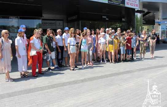 Новини Вінниці / «Енергію добра» намалювали у Вінниці відомі художники із шести країн, юні митці та місцеві «зірки»: разом встановили рекорд України (ФОТО, ВІДЕО)