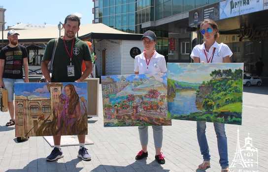 Новини Вінниці / «Енергію добра» намалювали у Вінниці відомі художники із шести країн, юні митці та місцеві «зірки»: разом встановили рекорд України (ФОТО, ВІДЕО)