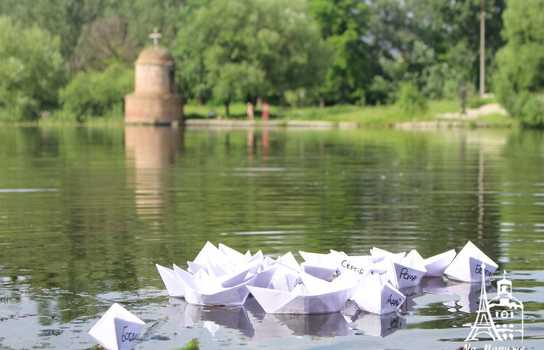Новини Вінниці / Кораблики з іменами полонених Росією українських моряків запустили на воду у Вінниці (ФОТО, ВІДЕО)