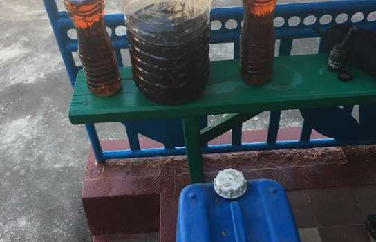 Новини Вінниці / При обшуку цеху по виробництву алкогольної "елітки" вінницькі податківці випадково знайшли "бонусну" партію іншого товару (ФОТО)