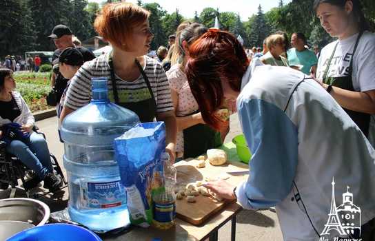 Новини Вінниці / Фестиваль польової кухні імені Тараса Сича вже вп’яте відбувся у Вінниці: на що збирали кошти? (ФОТО) 