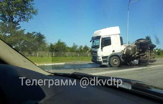 Новини Вінниці / На Вінниччині перевернувся бензовоз (ФОТО)