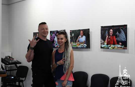 Новини Вінниці / У Вінниці презентували фотопроект «Смачна країна»: відомі вінничани позували за столом (ФОТО)