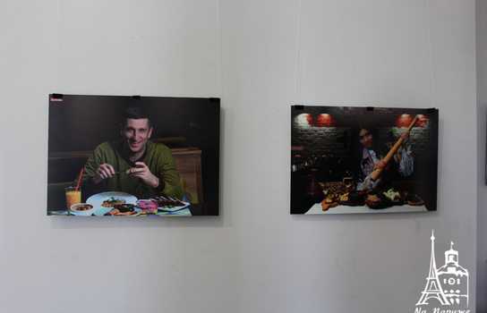 Новини Вінниці / У Вінниці презентували фотопроект «Смачна країна»: відомі вінничани позували за столом (ФОТО)