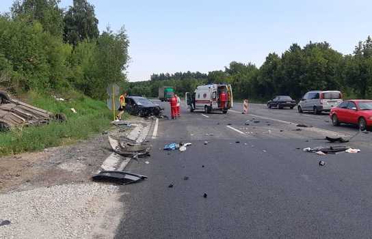 Новини Вінниці / Моторошна аварія неподалік Вінниці: уламки машин розкидані по дорозі (ФОТО, ВІДЕО)