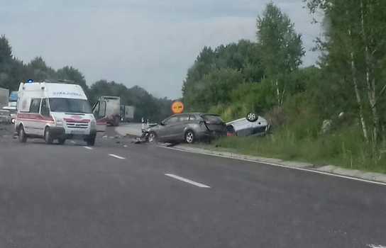 Новини Вінниці / Моторошна аварія неподалік Вінниці: уламки машин розкидані по дорозі (ФОТО, ВІДЕО)