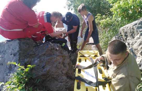 Новини Вінниці / Підліток на Вінниччині впав на металевий штир у річці (ФОТО)