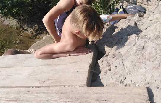 Новини Вінниці / Підліток на Вінниччині впав на металевий штир у річці (ФОТО)