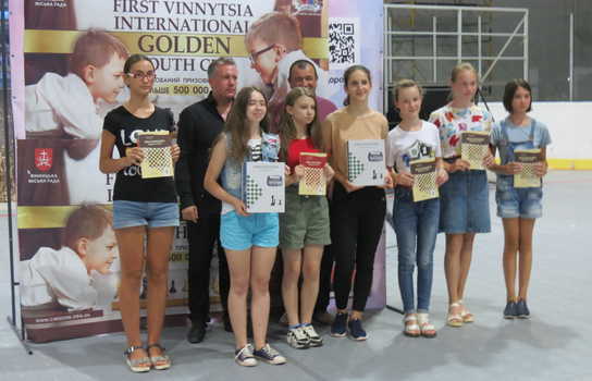 Новини Вінниці / Понад пів мільйона гривень роздали юним шахістам у Вінниці на рекордному міжнародному турнірі (ФОТО)