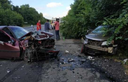 Новини Вінниці / Аварія під Вінницею: авто розтрощені, люди дивом вціліли (ФОТО)