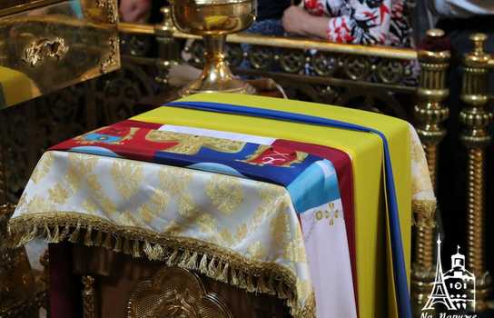 Новини Вінниці / Вінницько-Барська єпархія ПЦУ має тепер свій прапор, разом з державним його підняли біля собору у Вінниці (ФОТО)