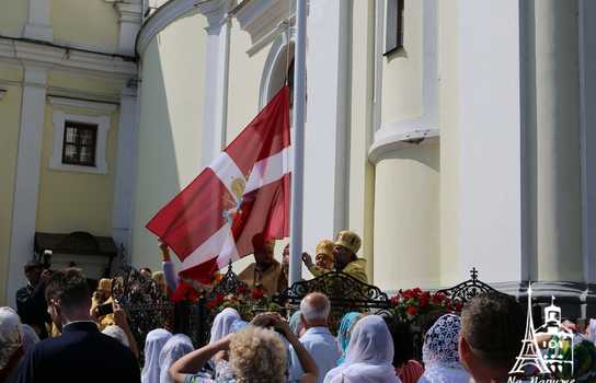 Новини Вінниці / Вінницько-Барська єпархія ПЦУ має тепер свій прапор, разом з державним його підняли біля собору у Вінниці (ФОТО)