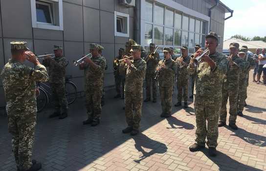 Новини Вінниці / «Бій з більшовиками» на стадіоні та «Український IRON MAN»: на Вінниччині відзначили 100-річчя «Вапнярської операції» Армії УНР (ФОТО)