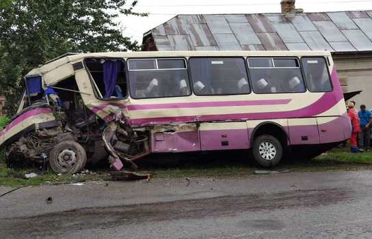 Новини Вінниці / Пасажири вінницького автобусу потрапили у жахливу ДТП на Тернопільщині (ФОТО, ВІДЕО)