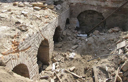 Новини Вінниці / Під ковшем екскаватору у центрі Вінниці виявили залишки стародавніх підземель (ФОТО, ВІДЕО)