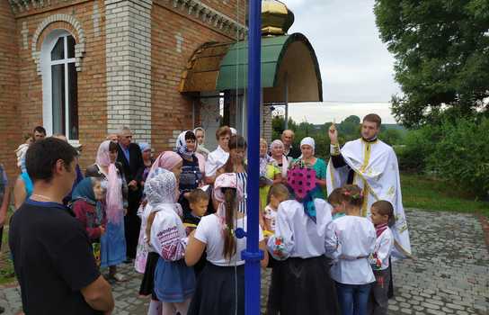 Новини Вінниці / Біля церкви на Вінниччині встановили флагшток з українським прапором (ФОТО, ВІДЕО)
