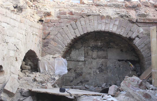 Новини Вінниці / В знайдених під ковшем екскаватора у Вінниці підземеллях вбачають частину ходів, які з’єднані із сусідніми будинками (ФОТО, ВІДЕО) 