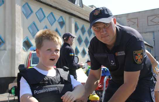 Новини Вінниці / Визначили найсильніших та зібрали 60 тис грн на лікування колеги: у Вінниці пройшли змагання рятувальників (ФОТО, ВІДЕО) 