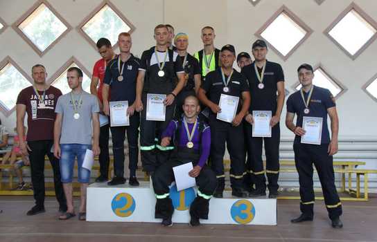 Новини Вінниці / Визначили найсильніших та зібрали 60 тис грн на лікування колеги: у Вінниці пройшли змагання рятувальників (ФОТО, ВІДЕО) 