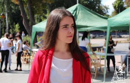 Новини Вінниці / Благодійна акція «Місце щасливих дітей» триває у центрі Вінниці: збирають кошти на порятунок Сашка Дозорця (ФОТО, ВІДЕО)