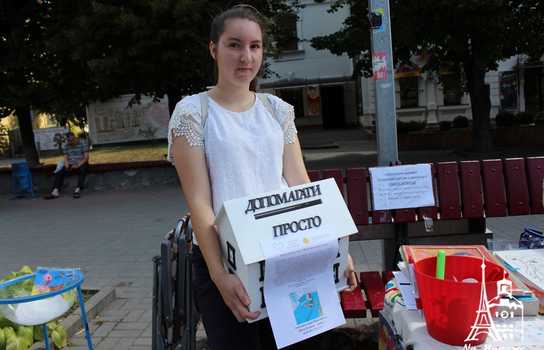 Новини Вінниці / Благодійна акція «Місце щасливих дітей» триває у центрі Вінниці: збирають кошти на порятунок Сашка Дозорця (ФОТО, ВІДЕО)