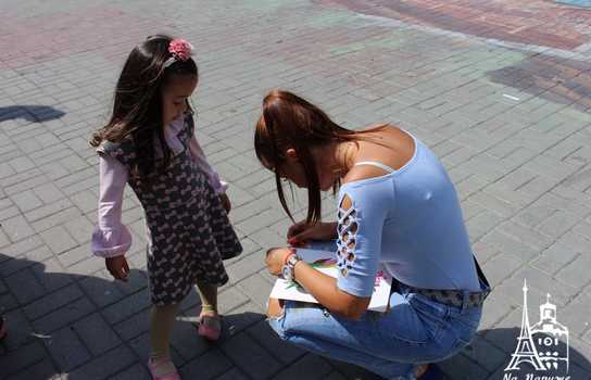 Новини Вінниці / Благодійна акція «Місце щасливих дітей» триває у центрі Вінниці: збирають кошти на порятунок Сашка Дозорця (ФОТО, ВІДЕО)