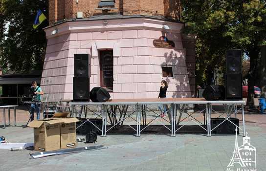 Новини Вінниці / Благодійна акція «Місце щасливих дітей» триває у центрі Вінниці: збирають кошти на порятунок Сашка Дозорця (ФОТО, ВІДЕО)