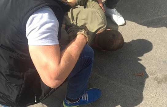 Новини Вінниці / У Липовці Вінницької області СБУ затримала торговця зброєю. Є підозри, що чоловік налагодив постійний канал збуту