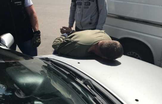 Новини Вінниці / У Липовці Вінницької області СБУ затримала торговця зброєю. Є підозри, що чоловік налагодив постійний канал збуту