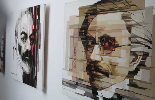 Новини Вінниці / У Вінниці презентували «Горизонтальне» мистецтво.  Український художник мазки пензля замінив лініями (ФОТО)