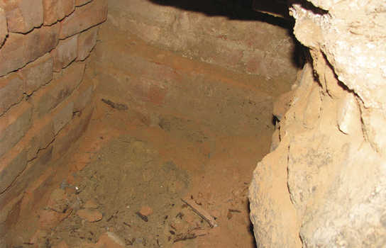 Новини Вінниці / Під час ремонту підвалу у центрі Вінниці виявили підземний хід (ФОТО, ВІДЕО)