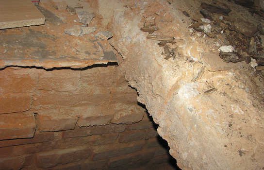 Новини Вінниці / Під час ремонту підвалу у центрі Вінниці виявили підземний хід (ФОТО, ВІДЕО)